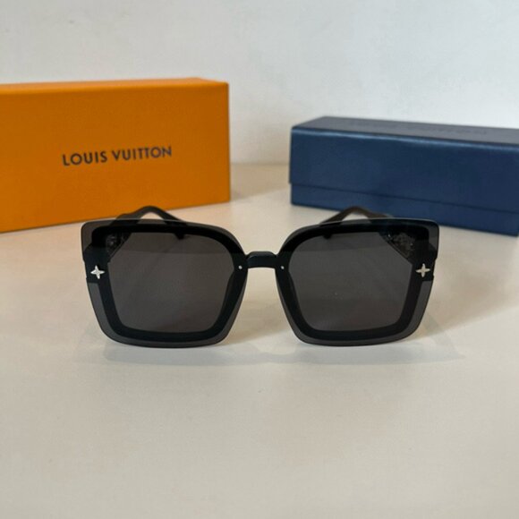 Louis Vuitton Women\'s Black Sunglasses main image 5